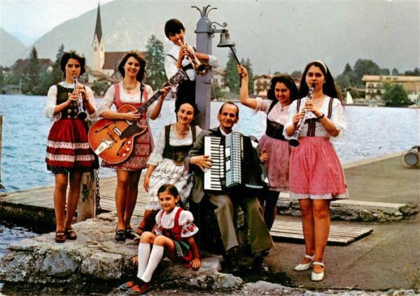 Schwalbach Taunus Singende und musizierende Familie Moench