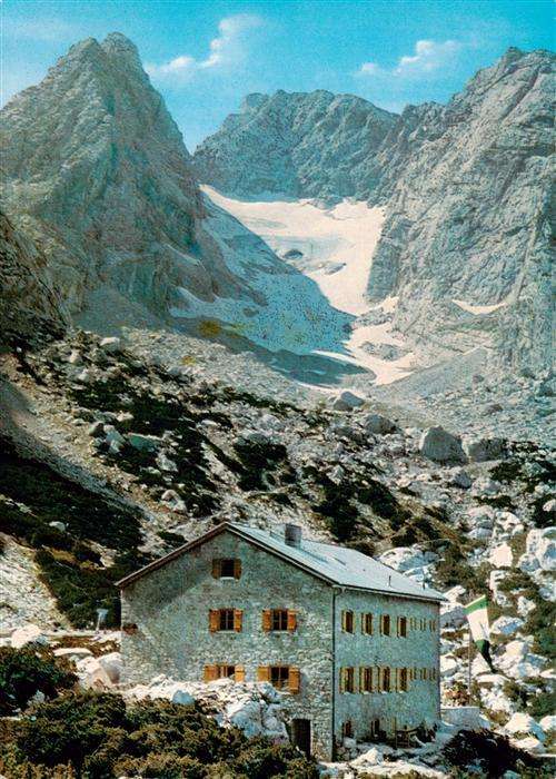 Blaueishuette 1700m Hochkalter Berchtesgaden mit Blaueisspitze und Blaueisgletsc