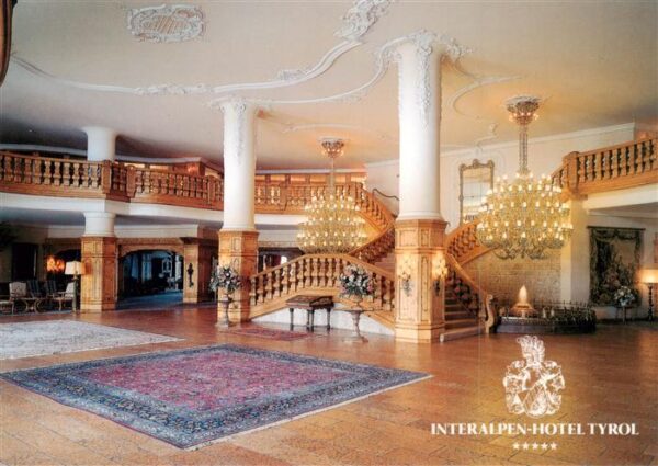 Buchen Telfs Tirol AT Interalpen Hotel Tyrol Empfangshalle