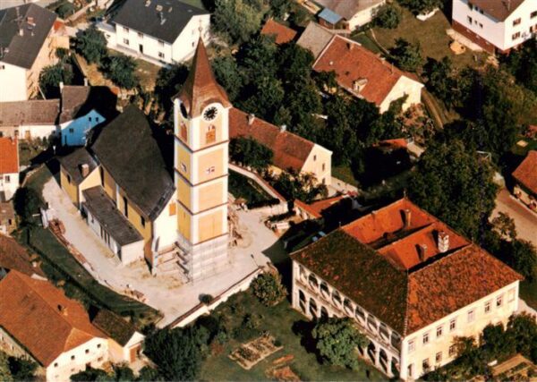 Ansfelden Oberoesterreich AT Pfarrkirche und Pfarrhof mit Geburtshaus Fliegerauf