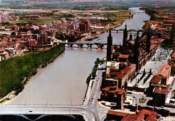 Zaragoza Saragossa ES Puente de Santiago y Basilica del Pilar