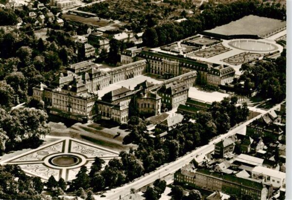 Ludwigsburg  Wuerttemberg Schloss Ludwigsburg mit Gartenschau Bluehendes Barock