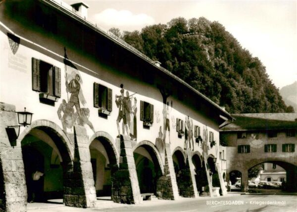 Berchtesgaden Kriegerdenkmal am Schlossplatz mit Lockstein