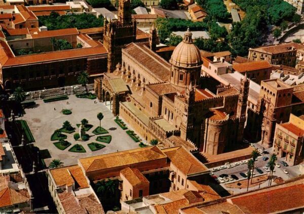 Palermo  Sicilia IT Kathedrale Fliegeraufnahme