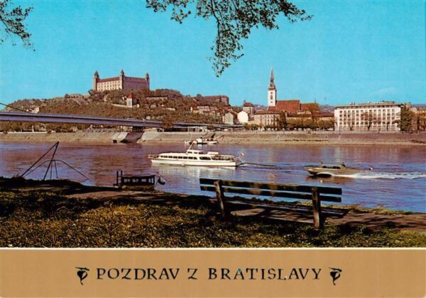 Bratislava Pressburg Pozsony SK Uferpartie an der Donau Blick zur Burg