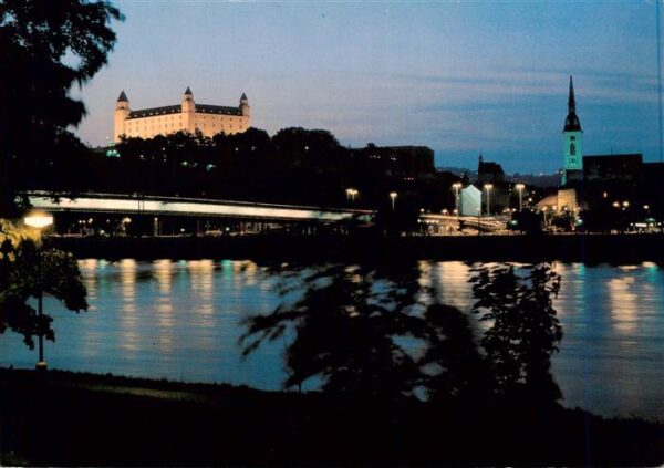 Bratislava Pressburg Pozsony SK Uferpartie an der Donau Blick zur Burg Abendstim