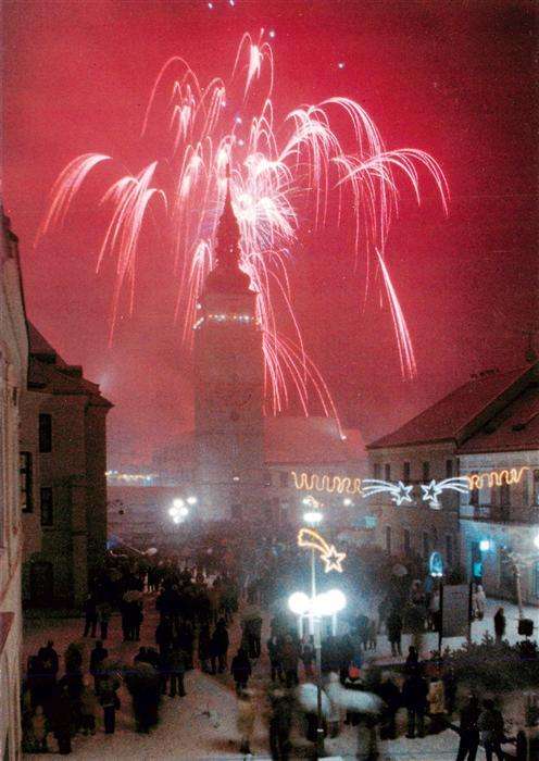 Bratislava Pressburg Pozsony SK Stadtzentrum Feuerwerk Nachtaufnahme