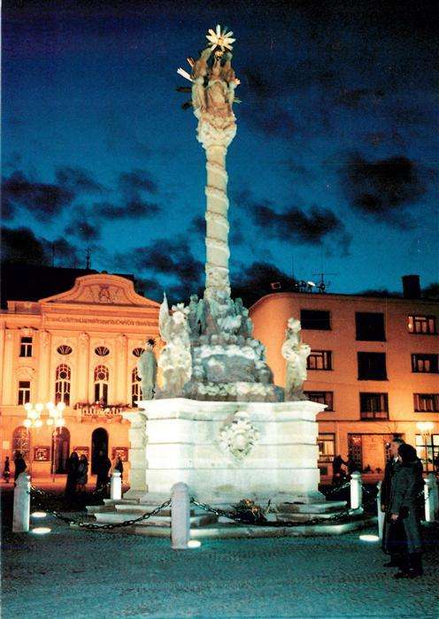 Bratislava Pressburg Pozsony SK Dreifaltigkeitssaeule Nachtaufnahme
