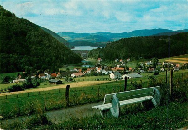 Helminghausen am Diemelsee mit Sperrmauer