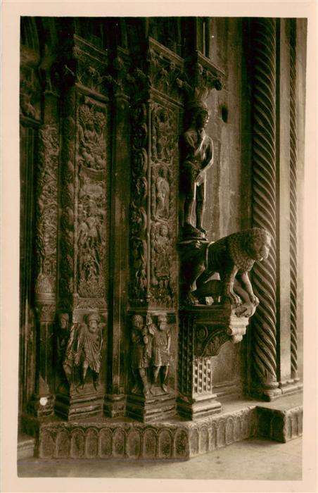Trogir Trau Croatia Portal katedrale detalj