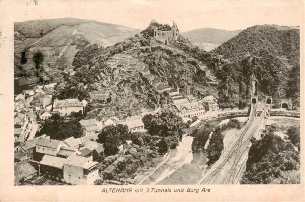Altenahr Panorama mit 3 Tunnels und Burg Are