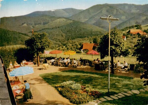 Horben Breisgau Schwarzwald Hotel Luisenhoehe Gartenterrasse