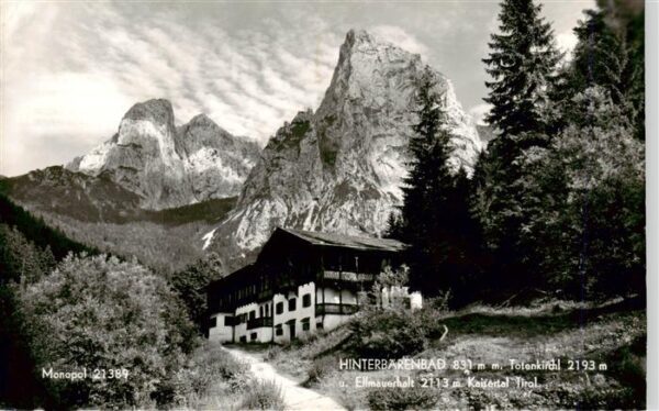 Hinterbaerenbad Kaisertal Tirol AT Totenkirchl mit Ellmauerhalt und Kaisertal