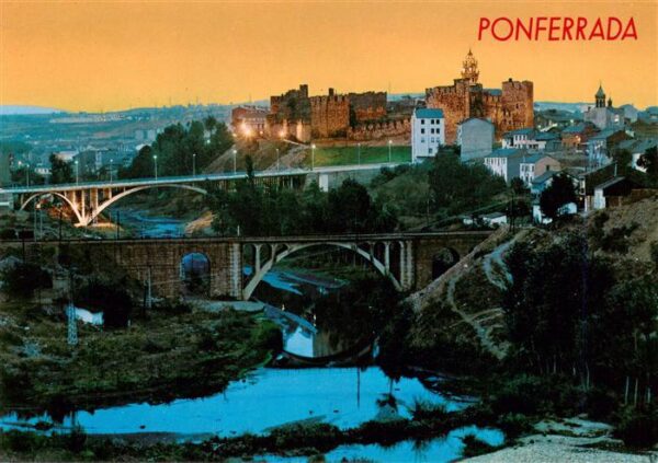 Ponferrada ES Puentes y Castillo iluminado Atardecer