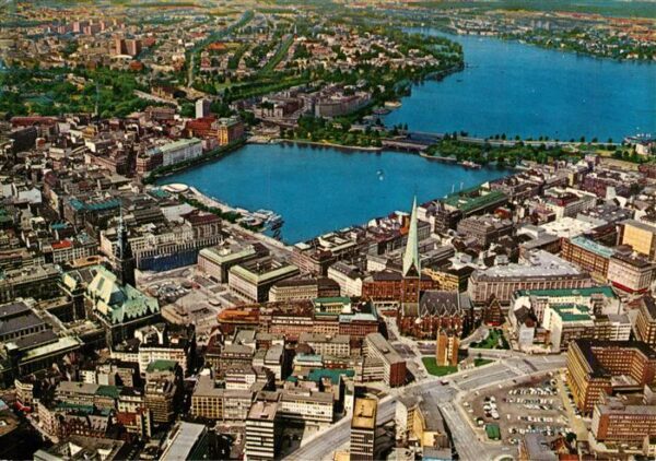 Hamburg Fliegeraufnahme City mit Binnen und Aussenalster