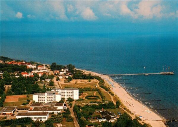 Kuehlungsborn Ostseebad Fliegeraufnahme mit OT Ost und Seebruecke