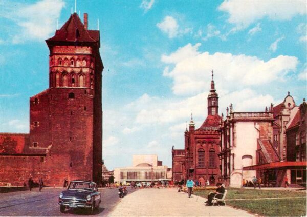 Gdansk Danzig PL Widok w kierunku Targu Weglowego od lewej Wieza Wiezienna teatr