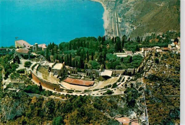 Taormina Sicilia IT Griechisches Theater Fliegeraufnahme