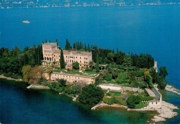 Gardasee Lago di Garda Schloss Fliegeraufnahme