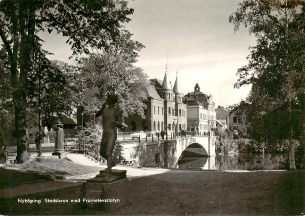 Nykoeping Sweden Stadsbron med Prometevsstatyn
