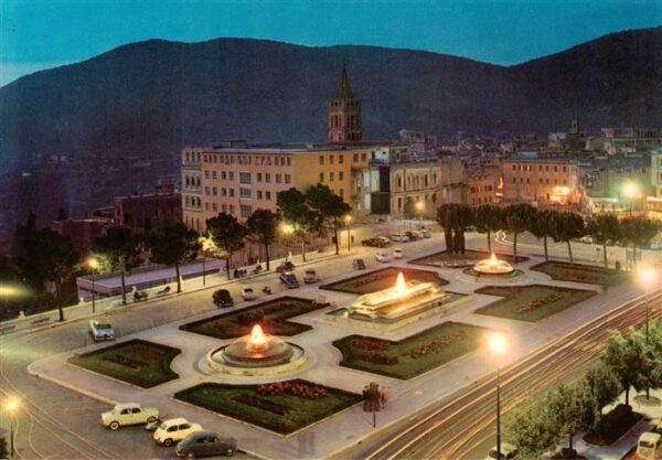 Tivoli  Roma IT Piazza Garibaldi de noche