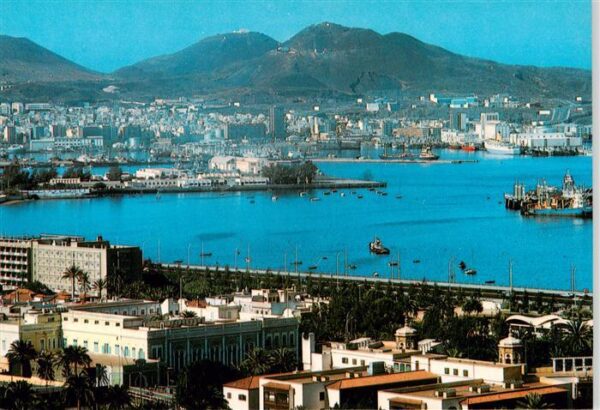Las Palmas Gran Canaria Vista parcial del puerto