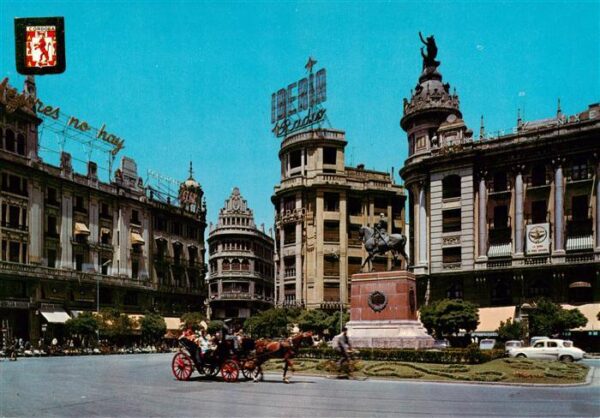 Cordoba Andalucia ES Plaza de José Antonio Denkmal Pferdekutsche