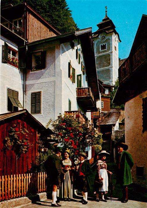 Hallstatt Oberoesterreich AT Gedeckte Stiege Altstadt Trachten