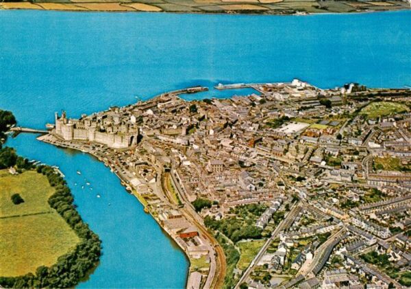 Caernarvon Caernafon Wales UK Fliegeraufnahme