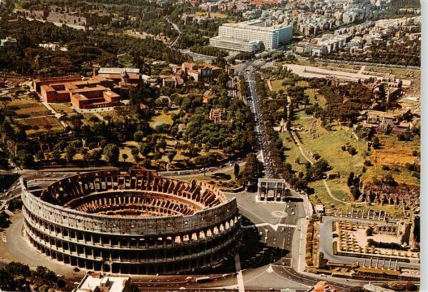 Roma  Rom IT Veduta aerea del Colosseo