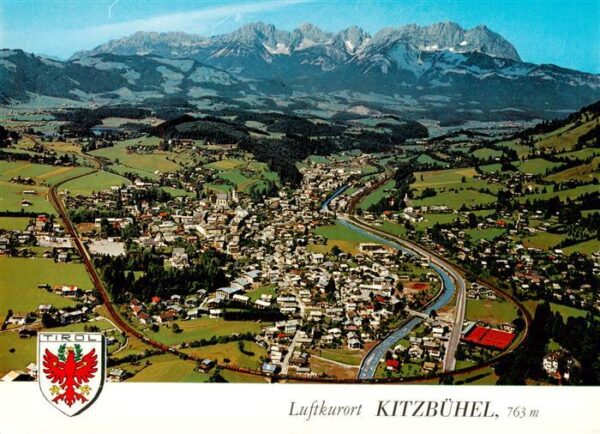 Kitzbuehel Tirol AT Panorama Luftkurort mit Schwarzsee und Kaisergebirge
