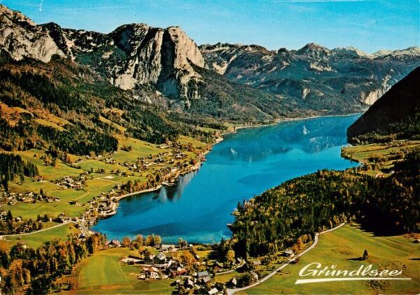 Grundlsee Steiermark Badeort Sommerfrische im Hintergrund Backenstein und Totes