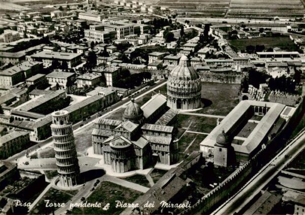 Pisa Toscana IT Torre pendente e Piazza dei Miracoli veduta aerea
