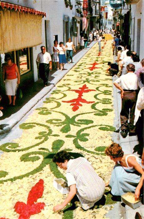 Sitges ES Las famosas alfombras de flores