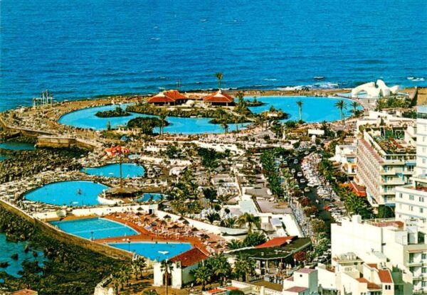 Puerto-de-la-Cruz Tenerife ES Piscinas y lago artificial Hoteles vista aérea