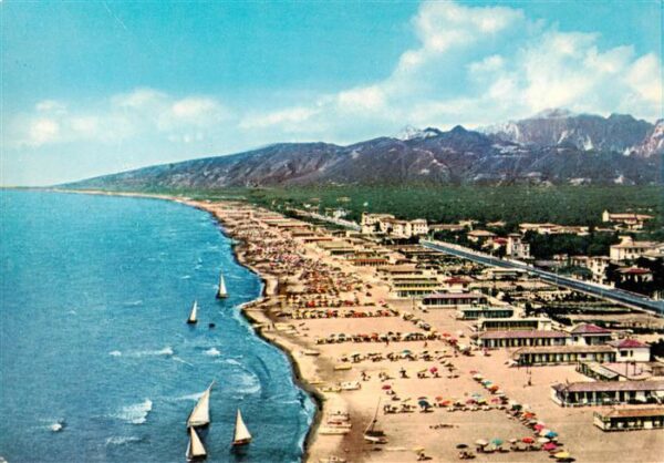 Marina di  Pietrasanta Lucca Toscana IT Kuestenpanorama Strand