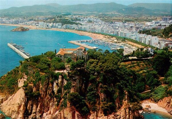 Blanes Costa Brava ES Convento y Playa vista aérea