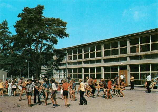 Miedzywodzie Heidebrink Pommern Ostseebad PL Schule Pausenhof