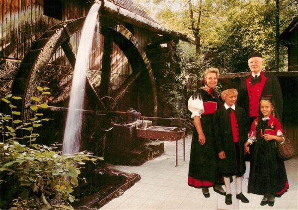 Loffenau Bad Herrenalb Schwarzwald-Gasthaus Plotzsaegmuehle Wasserrad Trachten