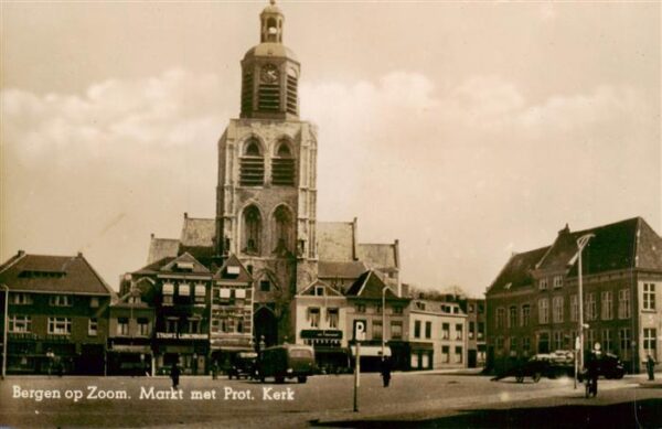 Bergen-op-Zoom NL Markt met Prot Kerk