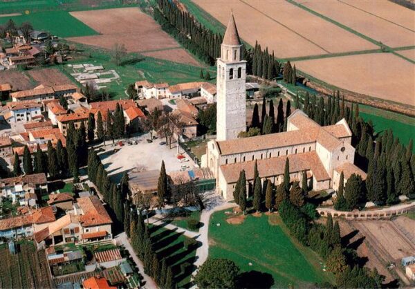Aquileia Aquileja IT Basilica veduta aerea