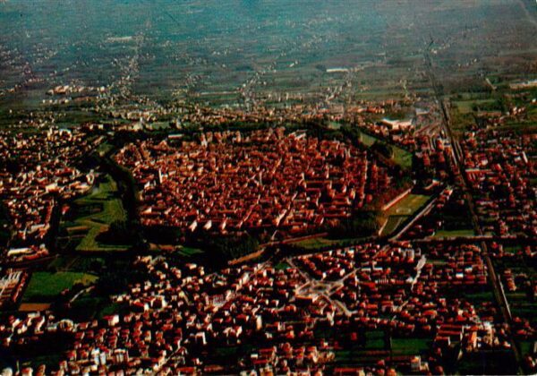 Lucca Toscana IT Veduta aerea