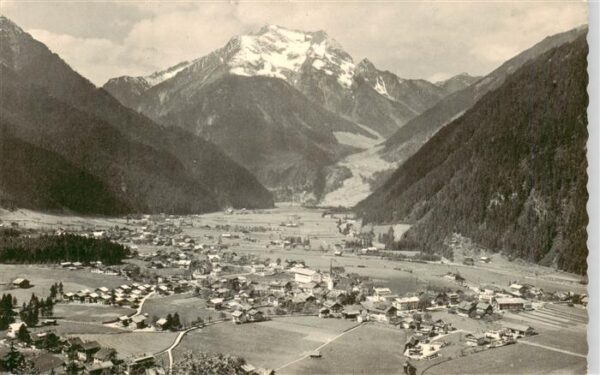 Mayrhofen Zillertal AT Fliegeraufnahme mit Gruensberg