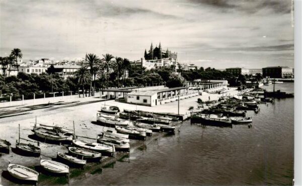 Palma de Mallorca ES La Catedral desde Muelle Pescadores