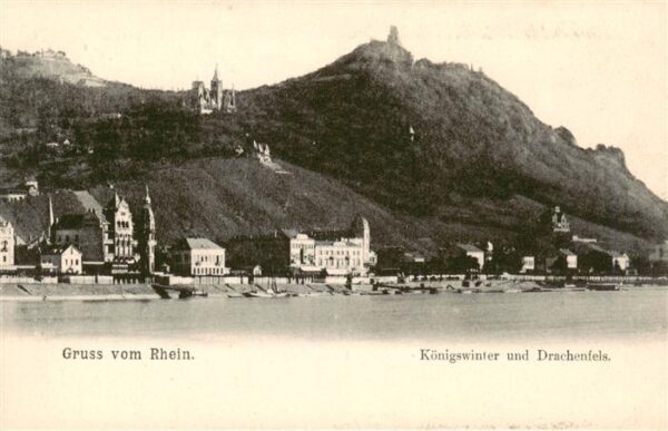 Koenigswinter Rhein Blick zum Drachenfels