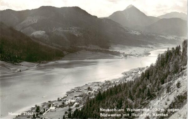 Neusach Panorama Blick gegen Suedwesten mit Reisskofel Gailtaler Alpen