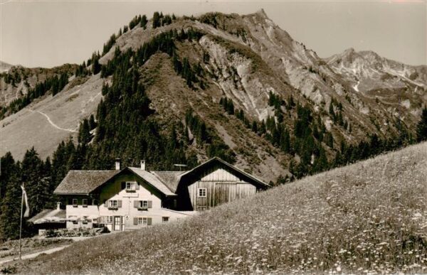 Baad-Mittelberg Kleinwalsertal AT Starzelhaus Berggasthaus mit Unspitz und Hoch-
