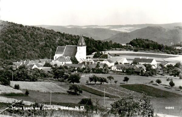 Maria Laach Jauerling AT Ortsansicht mit Kirche