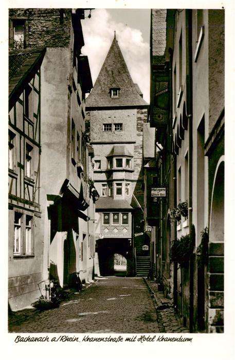 Bacharach Rhein Kranenstrasse mit Hotel Kranenturm