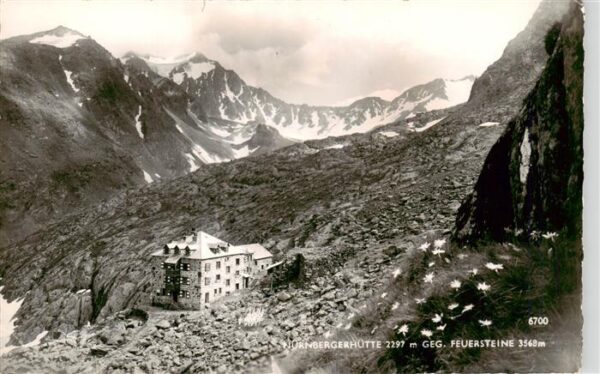 Nuernbergerhuette 2297m Stubaital AT Berghaus gegen Feuersteine